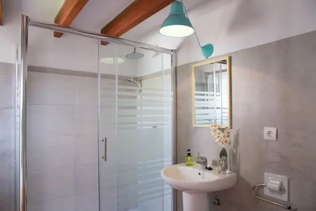 Tek Büyük Yataklı Oda, Ortak Banyo