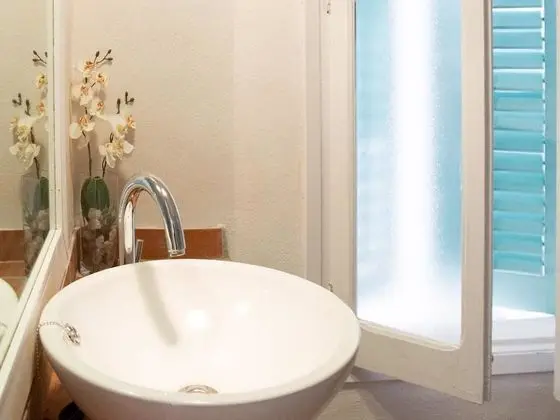 Tek Büyük Yataklı Oda, Ortak Banyo