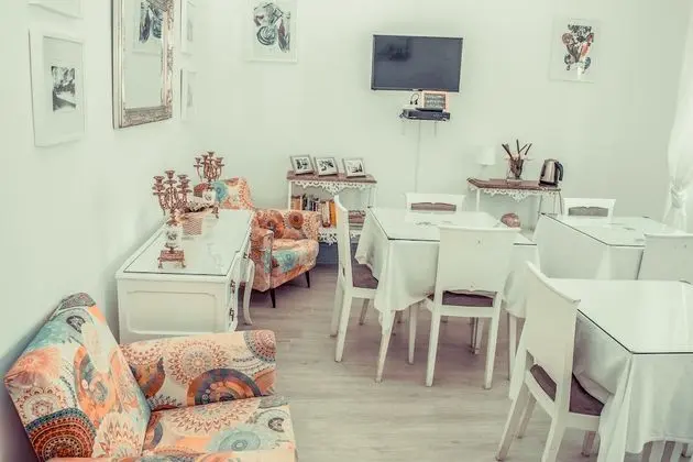 Tek Kişilik Oda, Ortak Banyo (Royale)