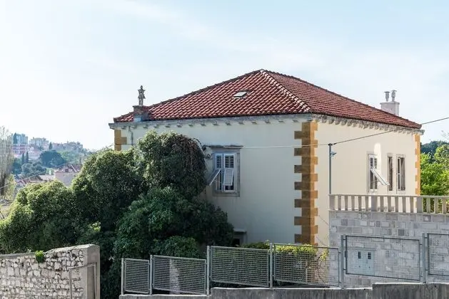 Apart Daire (Two Bedroom Apartment with Garden)