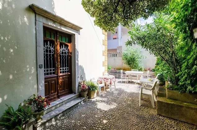 Apart Daire (Two Bedroom Apartment with Garden)