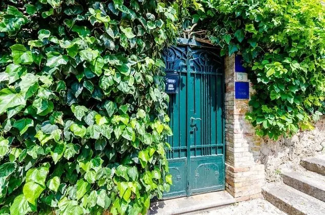 Apart Daire (Two Bedroom Apartment with Garden)
