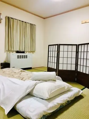 Ortak Ranzalı Oda, Sadece kadınlar için