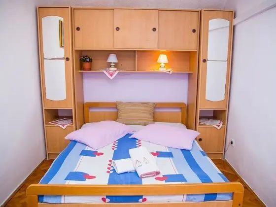 Tek Büyük Yataklı Oda, Ortak Banyo