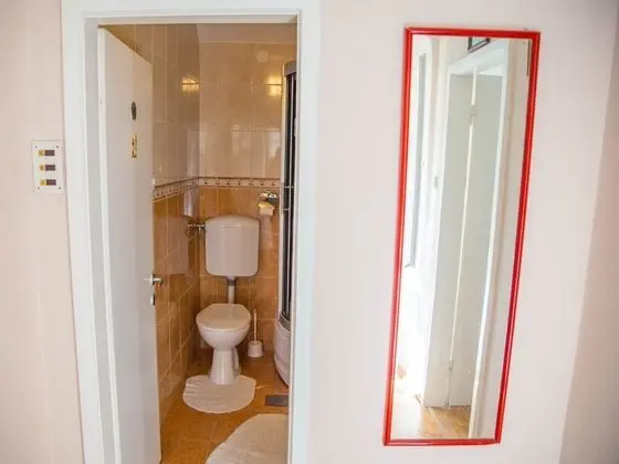 Tek Büyük Yataklı Oda, Ortak Banyo