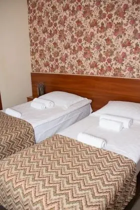 Basic Tek Büyük veya İki Ayrı Yataklı Oda, Ortak Banyo