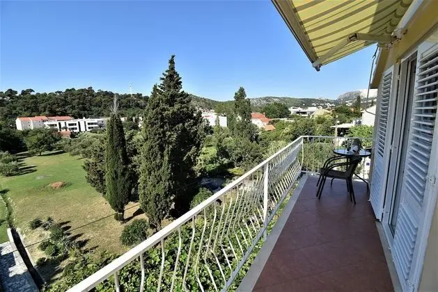 Apart Daire, 2 Yatak Odası, Teras, Bahçe Manzaralı