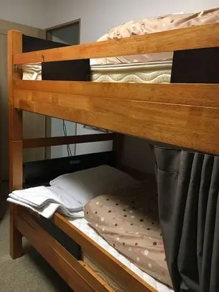 Ortak Ranzalı Oda, Sadece kadınlar için (Female dormitory room E)