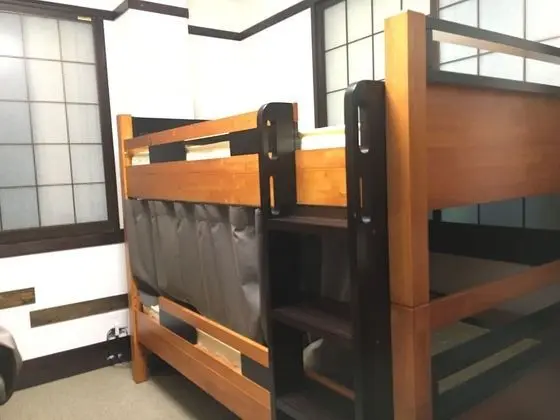 Ortak Ranzalı Oda, Sadece kadınlar için (Female dormitory room E)