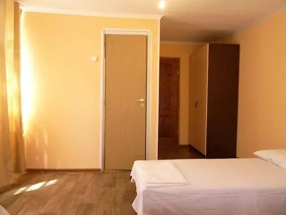 Standard Üç Kişilik Oda, Bahçe Manzaralı