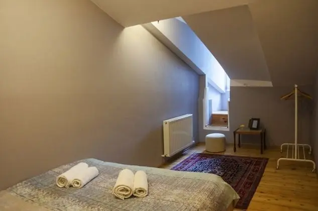 Tek Büyük Yataklı Oda, Ortak Banyo