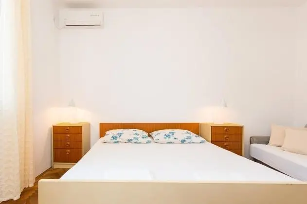 Tek Büyük Yataklı Oda (Double Room 1)