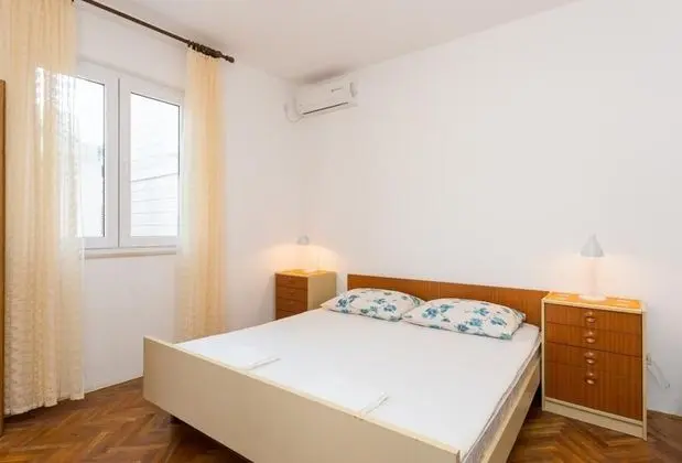 Tek Büyük Yataklı Oda (Double Room 1)