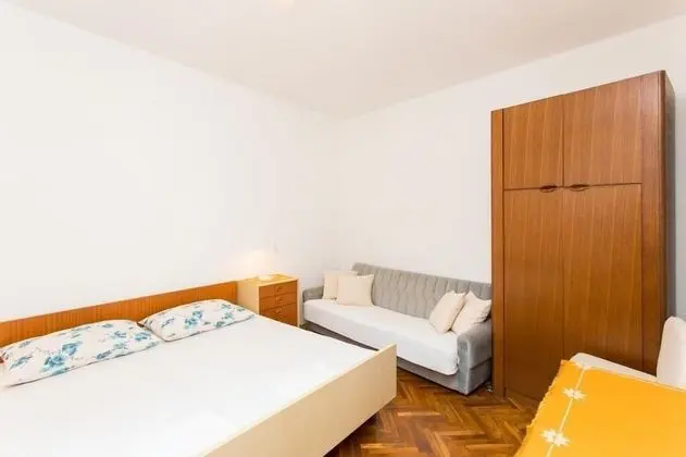 Tek Büyük Yataklı Oda (Double Room 1)