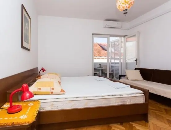 Tek Büyük Yataklı Oda (Double Room 2)
