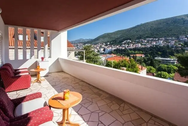 Tek Büyük Yataklı Oda (Double Room 2)