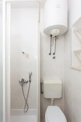 Tek Büyük Yataklı Oda (Double Room 2)