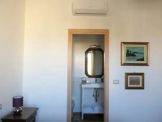 Deluxe Tek Büyük Yataklı Oda, Birden Çok Yatak, Özel Banyo, Deniz Manzaralı