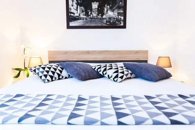 Deluxe Tek Büyük Yataklı Oda