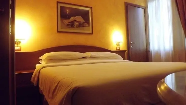 Büyük Yataklı Tek Kişilik Oda