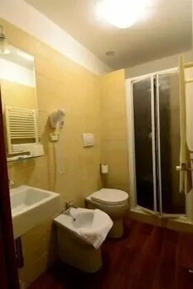 Üç Kişilik Oda
