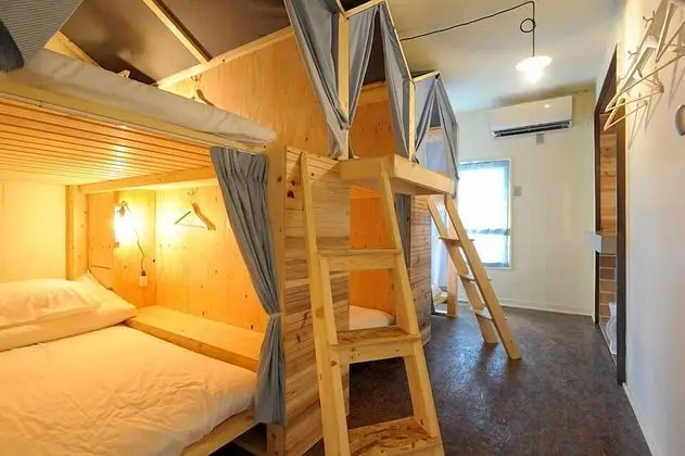 Ortak Ranzalı Oda, Sadece kadınlar için, Ortak Banyo