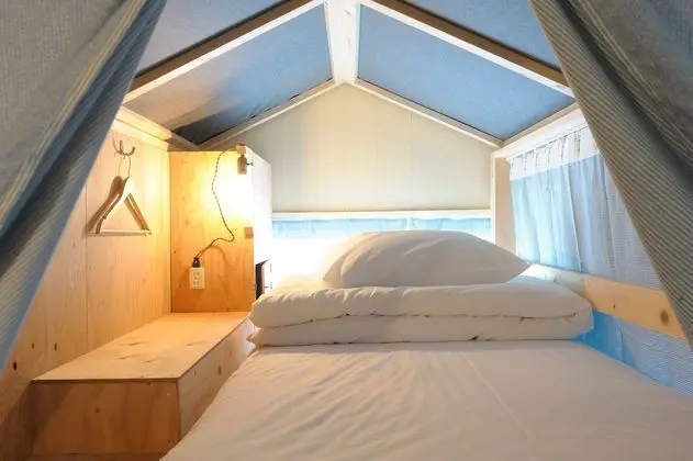 Ortak Ranzalı Oda, Sadece kadınlar için, Ortak Banyo