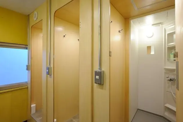 Tek Kişilik Oda, Ortak Banyo