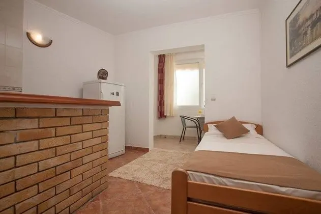 Apart Daire, 1 Yatak Odası, Avlu Manzaralı