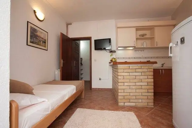 Apart Daire, 1 Yatak Odası, Avlu Manzaralı
