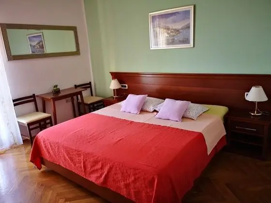 Deluxe Tek Büyük Yataklı Oda, Balkon, Deniz Manzaralı