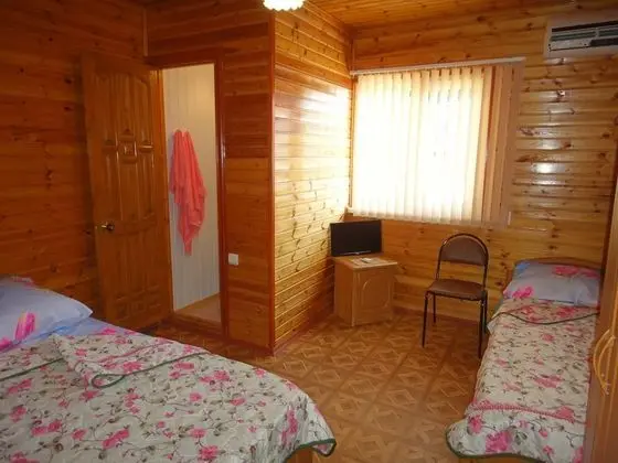 Economy Üç Kişilik Oda, Ortak Banyo