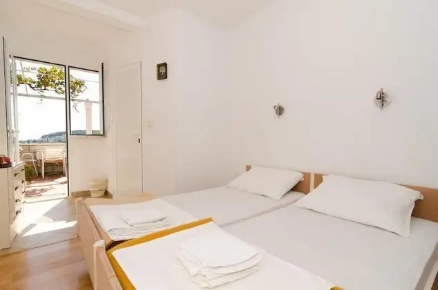 Üç Kişilik Oda (Triple Room with Balcony)