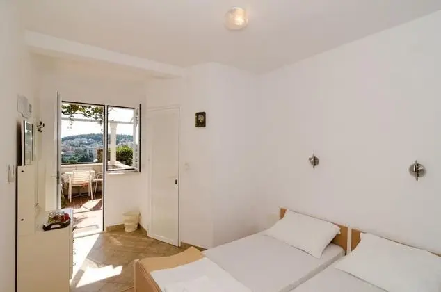 Üç Kişilik Oda (Triple Room with Balcony)