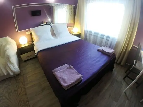 Standard Tek Büyük Yataklı Oda (with Sofa)