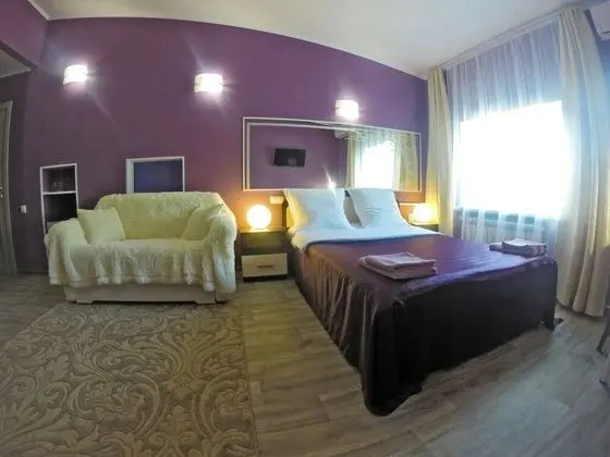 Standard Tek Büyük Yataklı Oda (with Sofa)