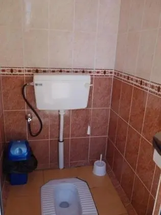 Economy Üç Kişilik Oda, Ortak Banyo