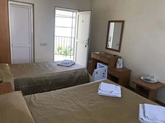 Standard Üç Kişilik Oda (Shared Balcony)