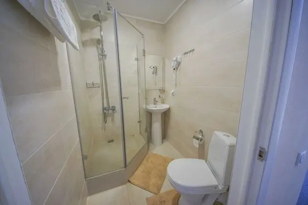 Comfort Tek Büyük veya İki Ayrı Yataklı Oda
