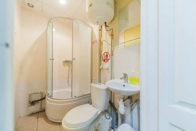 Economy Üç Kişilik Oda, Ortak Banyo