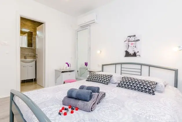 Tek Büyük Yataklı Oda (2)