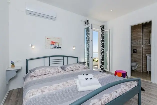 Tek Büyük Yataklı Oda, Balkon, Deniz Manzaralı (1)