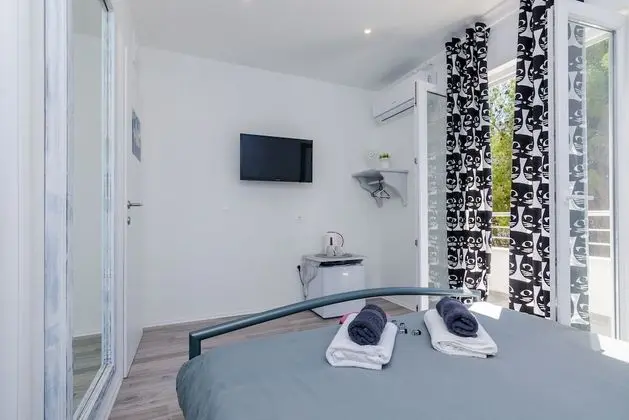 Tek Büyük Yataklı Oda, Balkon, Deniz Manzaralı (3)