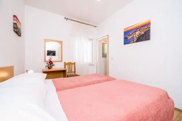 Tek Büyük Yataklı Oda, Özel Banyo, Bahçe Manzaralı