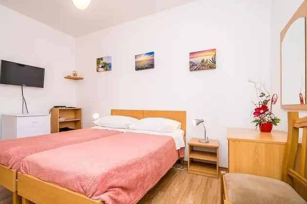 Tek Büyük Yataklı Oda, Özel Banyo, Bahçe Manzaralı