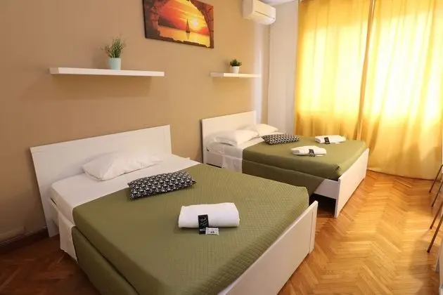 Üç Kişilik Oda, Ortak Banyo