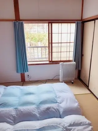 Üç Kişilik Oda, Ortak Banyo
