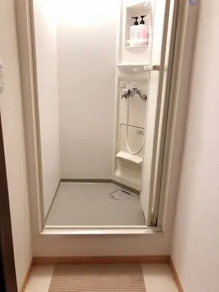 Üç Kişilik Oda, Ortak Banyo