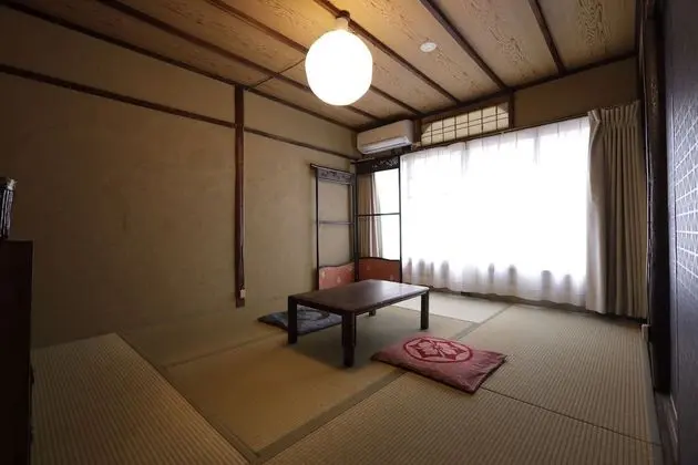 Traditional Üç Kişilik Oda, Ortak Banyo (Japanese Style, Second Floor)