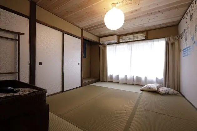 Traditional Üç Kişilik Oda, Ortak Banyo (Japanese Style, Second Floor)